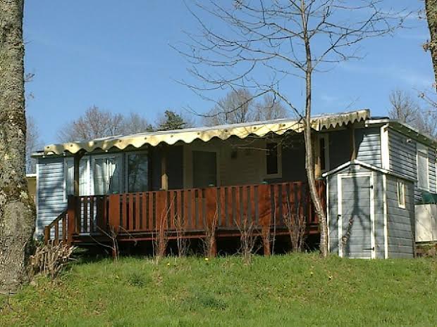 location de mobil home au bord du lac de st etienne cantales dans le cantal en auvergne